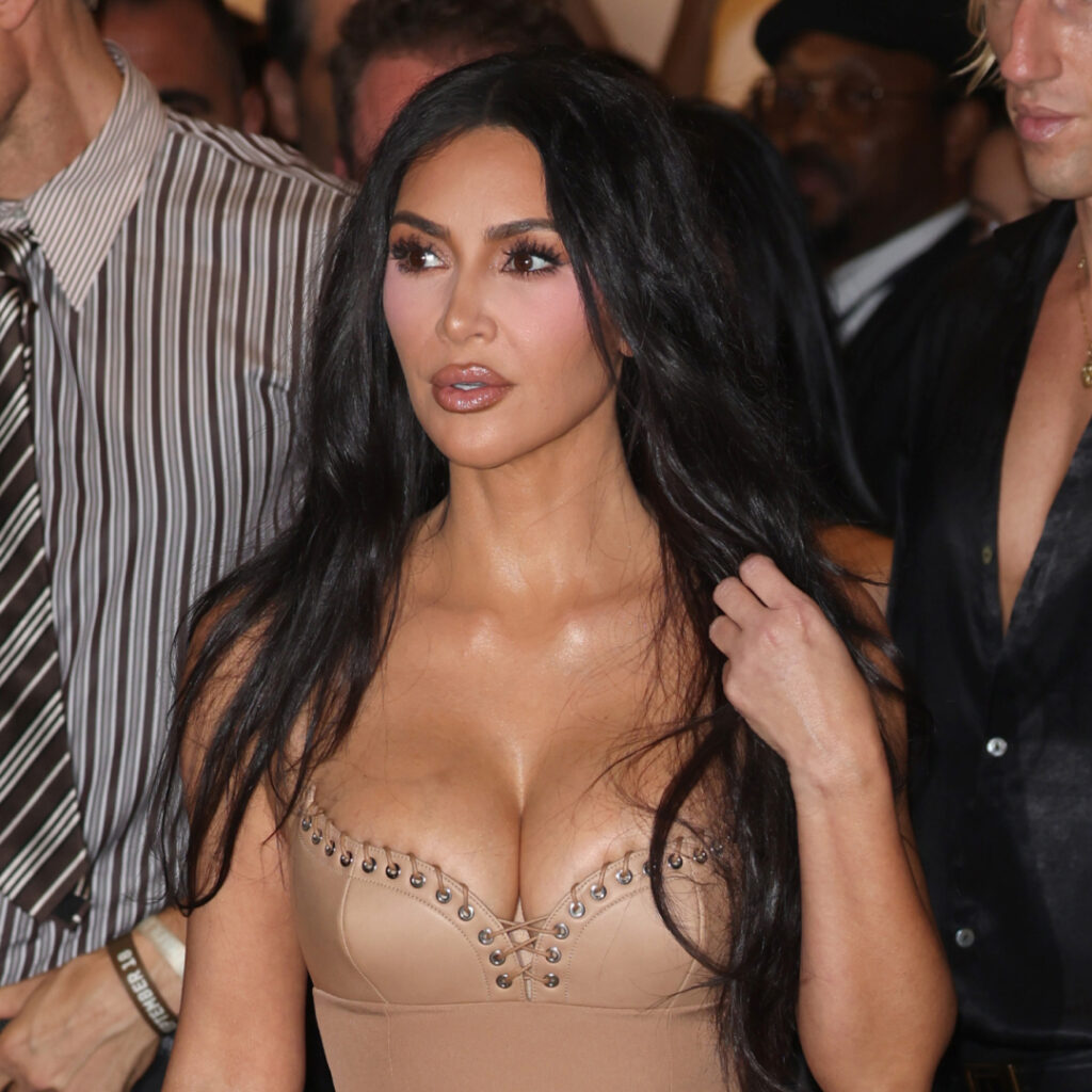 Kim Kardashian fess